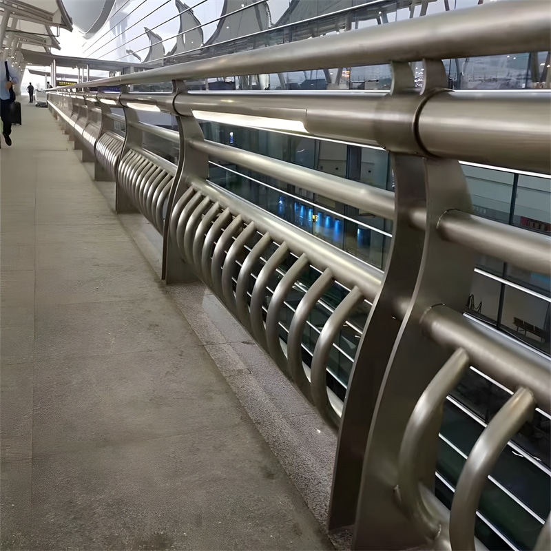 中国今年铝合金桥梁护栏出口增长